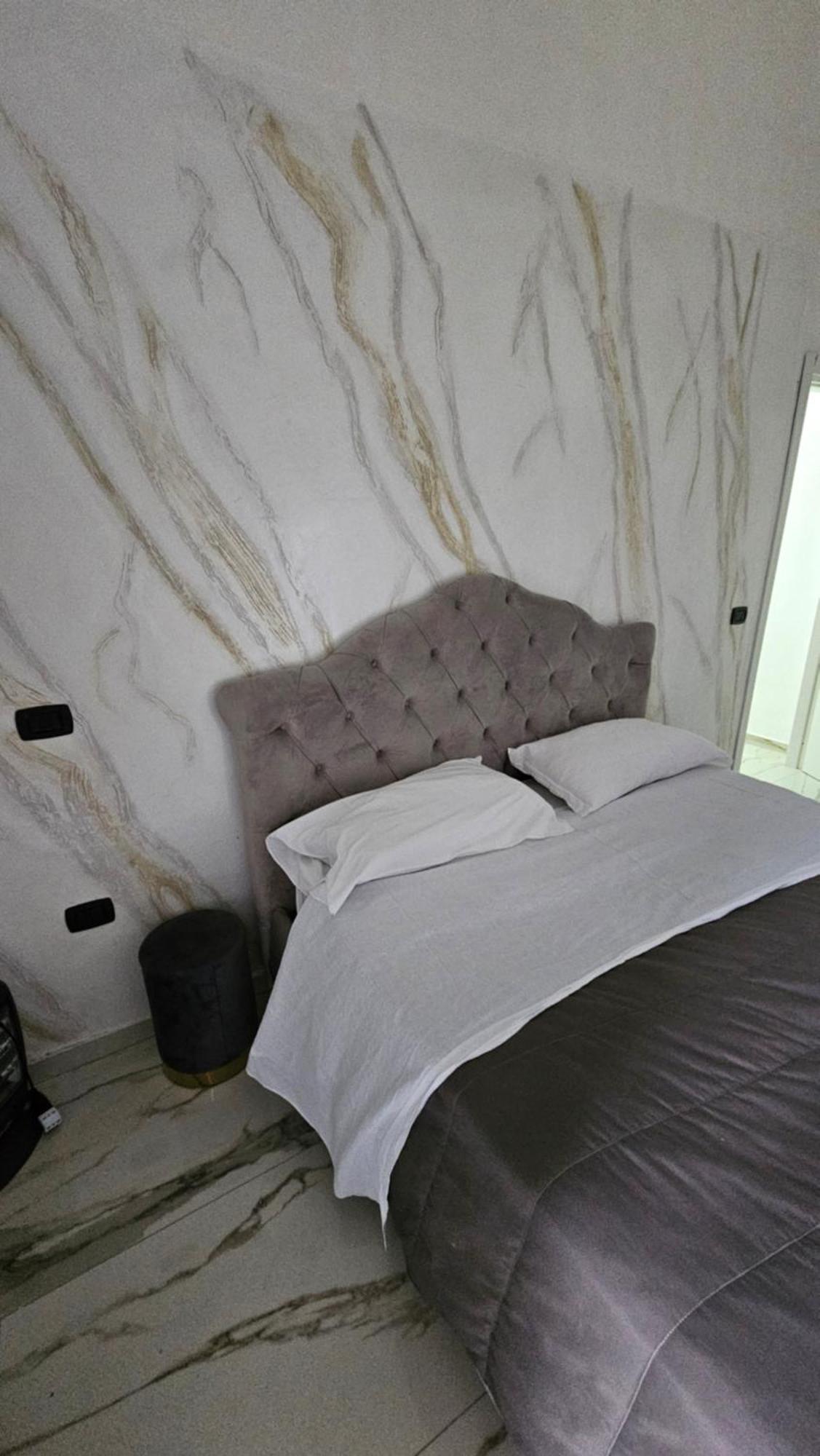 Hotel Crisari ナポリ エクステリア 写真