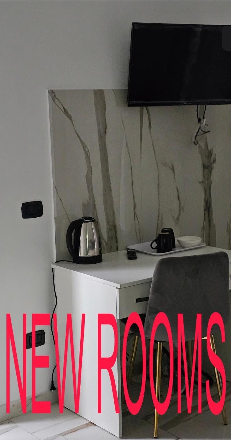 Hotel Crisari ナポリ エクステリア 写真